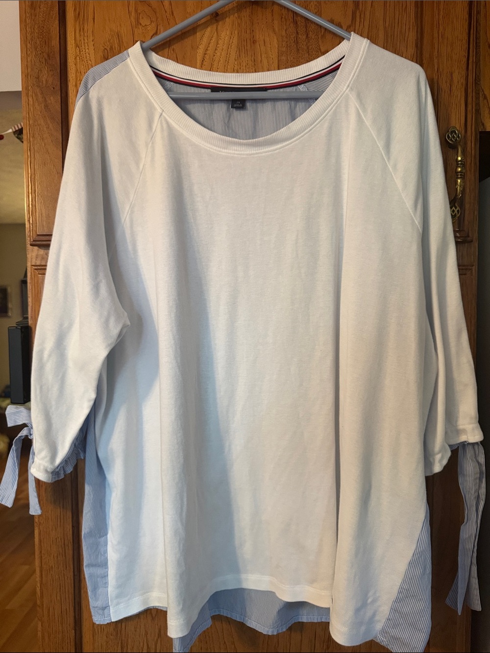 Tommy Hilfiger Cream and Light Blue Mixed-Media Tunic.  2xL. PTP 27.  Length 28